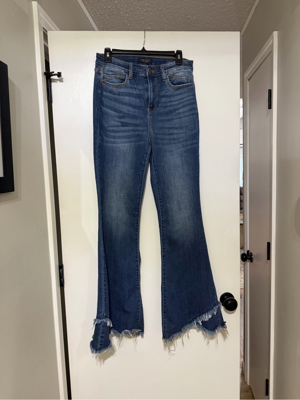 Judy Blues Blue Distressed Flared Jeans
Style JB824100K
9/29